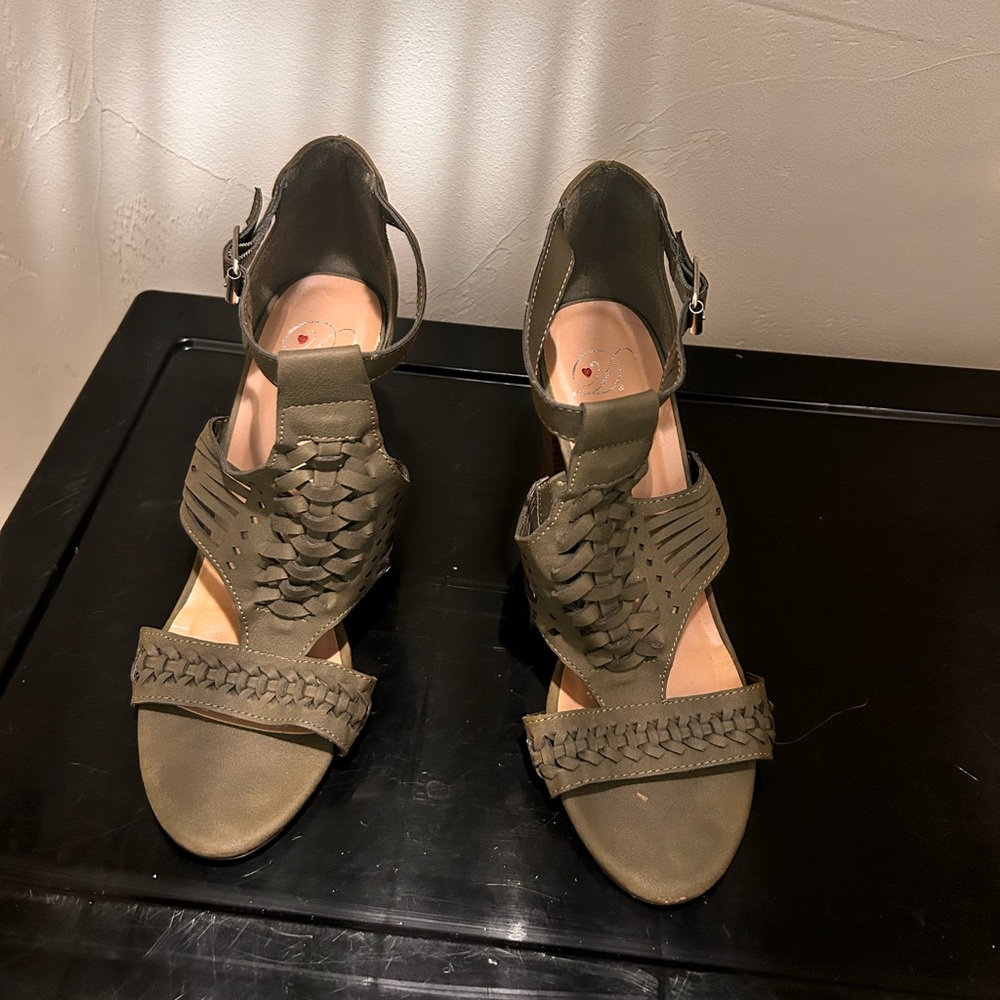 NWOT army green heels